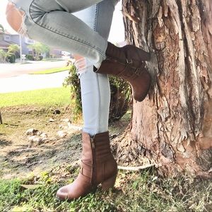 Brown distress vegan leather chunky heel boots✨